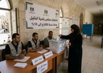 أهالي الخليل يتحدّون إجراءات الاحتلال ويشاركون في الانتخابات