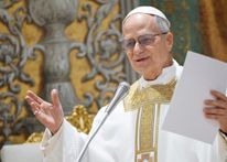 بابا الفاتيكان يوبخ أساقفة ألمانا لسماحهم بمباركة الأزواج من نفس الجنس