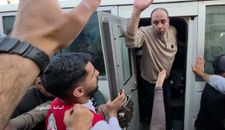 وصول 24 أسيرا محررا إلى مستشفى شهداء الأقصى وسط قطاع غزة