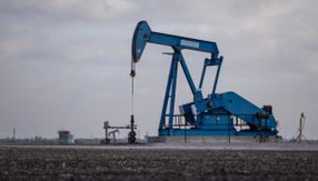 قفزة بأكثر من 7% في أسعار النفط مع تصعيد ترامب ضد إيران ومخاوف الإمدادات