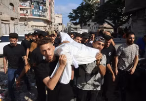 إسرائيل تعلن تقييد هجماتها بغزة ونتنياهو يكشف: رفضنا مسودة لخارطة الطريق
