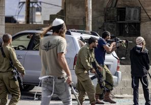 مستوطنون ينصبون خياما في أراضي جالود جنوب نابلس