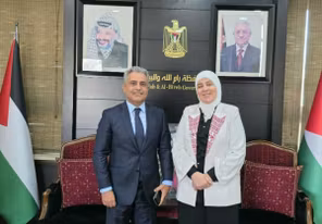 غنام تبحث مع السفير المصري مستجدات الأوضاع في فلسطين