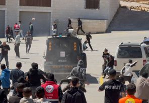 الاحتلال يعتدي على المشيعين لجنازة شهيدي المغير شرق رام الله