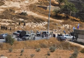 شهيد وإصابتان إحداهما خطيرة برصاص الاحتلال جنوب الخليل