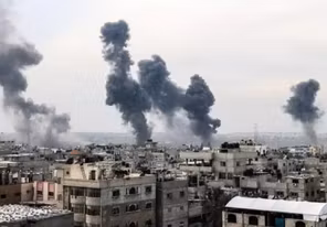 8 شهداء بقصف الاحتلال لجنازة في مخيم النصيرات وسط قطاع غزة