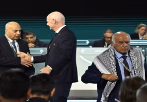 الرجوب يتجاهل نظيره الإسرائيلي في مؤتمر الفيفا