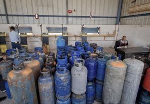 مباحث التموين بخانيونس توقف 7 موزعي غاز لمخالفتهم التسعيرة المعتمدة