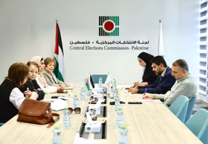 اتحاد المرأة يبحث مع لجنة الانتخابات حماية مشاركة النساء في الانتخابات التشريعية