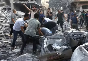 3 شهداء وعدة إصابات جراء قصف مركبة مدنية غرب غزة