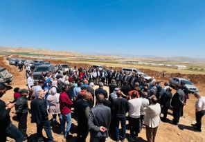 محافظ طوباس يطلع وفدا دوليا على انتهاكات الاحتلال في المحافظة