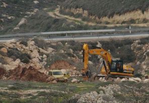 قوات الاحتلال تدمر خطوط مياه زراعية في عاطوف شرق طوباس