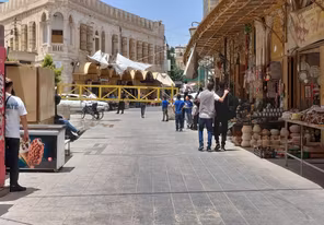 الاحتلال ينصب بوابة حديدية بالبلدة القديمة بالخليل