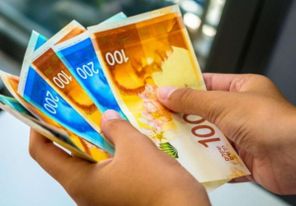 "المالية" تعلن صرف دفعة على حساب الراتب للموظفين العموميين غداً الإثنين