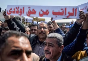 "الديمقراطية" تطالب بتوضيحات عاجلة بشأن عدم صرف رواتب مئات الموظفين في غزة