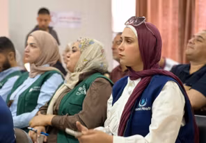 الهلال الأحمر في غزة يستضيف ورشة لمجموعة الصحة لتحديد أولويات الاستجابة الصحية في القطاع