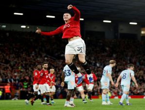 يونايتد يقترب من العودة لدوري أبطال أوروبا بفوزه 2-1 على برنتفورد