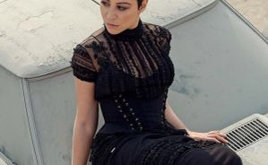 منة شلبي توجّه رسالة الى زملائها ومتابعيها بعد عزاء والدها