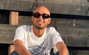 وفاة صاحب أغنية "إخواتي" عن 30 عاماً بعد إصابته بسرطان المخ