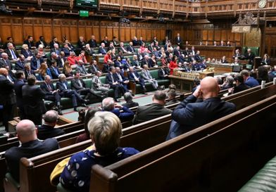 بريطانيا: 75 برلمانياً يوقعون مذكرة عاجلة لفرض عقوبات تجارية وعسكرية على الاحتلال