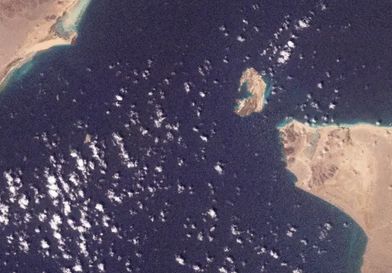 وسط مخاوف من تعميق الأزمة.. إيران تلوّح بورقة "باب المندب"