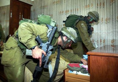 الأورومتوسطي: نهب الاحتلال لممتلكات المدنيين جنوب لبنان يرقى لجرائم حرب