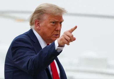 ترامب لإيران: افتحوا المضيق اللعين أيها المجانين وإلا فستعيشون في الجحيم