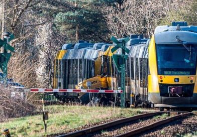 إصابة 17 شخصا بعد تصادم قطارين في الدنمارك