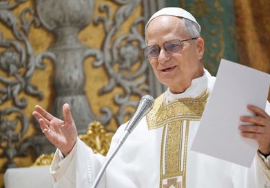 بابا الفاتيكان يوبخ أساقفة ألمانا لسماحهم بمباركة الأزواج من نفس الجنس