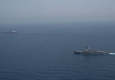 الجيش الأمريكي يعترض سفينة ضمن "أسطول الظل" وإعادتها إلى إيران
