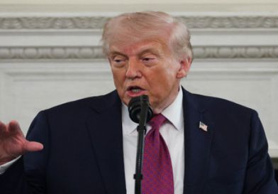 ترامب يأمر البحرية الأميركية بتدمير أي قوارب تضع ألغاما في مضيق هرمز