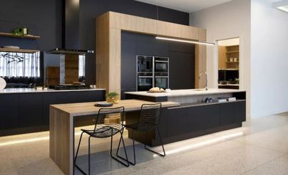 جرأة الألوان في ديكورات المطابخ لعام 2024