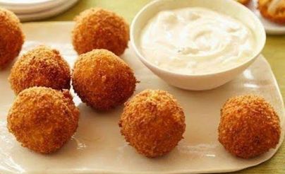 كرات الدجاج بالجبن: وصفة شهية وسهلة التحضير