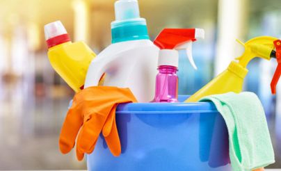 شاهد: فعل غريب من صاحب شركة منتجات تنظيف في الصين