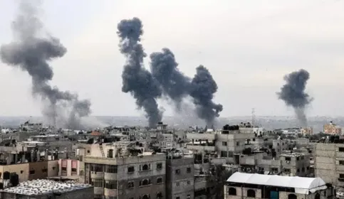 8 شهداء بقصف الاحتلال لجنازة في مخيم النصيرات وسط قطاع غزة