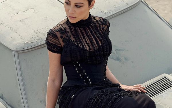 منة شلبي توجّه رسالة الى زملائها ومتابعيها بعد عزاء والدها