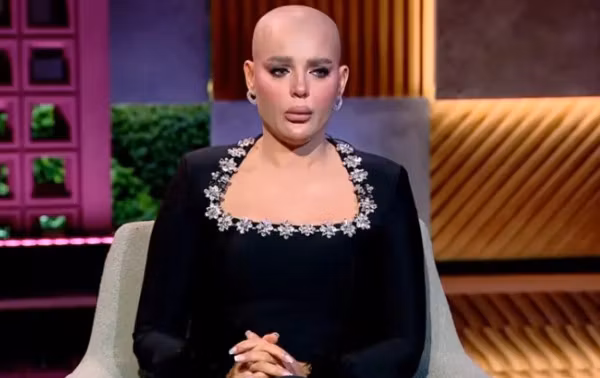 بين "العمى" وفقدان الذاكرة.. مأساة هبة السيسي مع السرطان